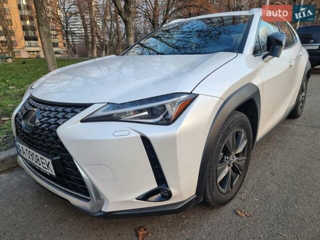 Білий Лексус UX, об'ємом двигуна 1.99 л та пробігом 49 тис. км за 28500 $, фото 2 на Automoto.ua