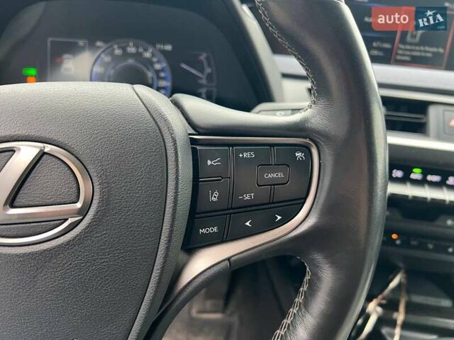 Белый Лексус UX, объемом двигателя 2 л и пробегом 86 тыс. км за 23390 $, фото 24 на Automoto.ua