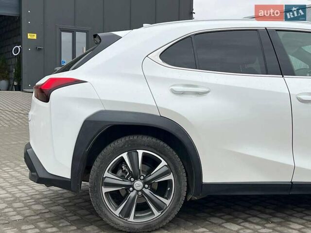 Белый Лексус UX, объемом двигателя 2 л и пробегом 86 тыс. км за 23390 $, фото 7 на Automoto.ua