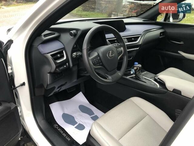 Белый Лексус UX, объемом двигателя 1.99 л и пробегом 79 тыс. км за 25500 $, фото 24 на Automoto.ua