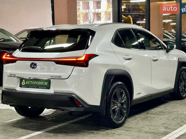 Белый Лексус UX, объемом двигателя 1.99 л и пробегом 46 тыс. км за 35500 $, фото 8 на Automoto.ua