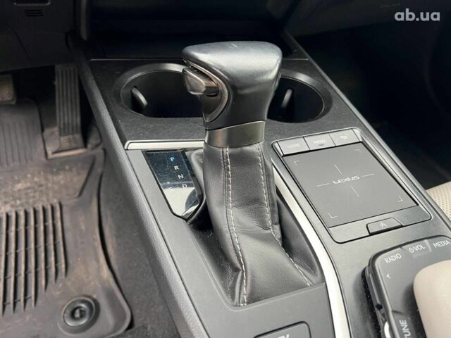 Белый Лексус UX, объемом двигателя 2 л и пробегом 86 тыс. км за 23390 $, фото 34 на Automoto.ua