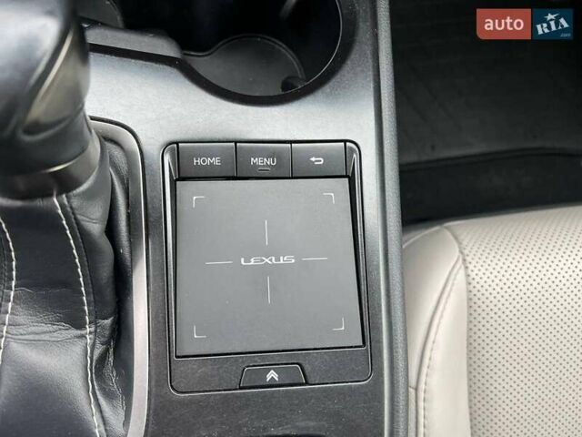 Белый Лексус UX, объемом двигателя 2 л и пробегом 86 тыс. км за 23390 $, фото 35 на Automoto.ua