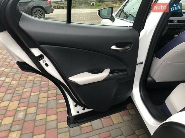 Белый Лексус UX, объемом двигателя 1.99 л и пробегом 79 тыс. км за 25500 $, фото 32 на Automoto.ua