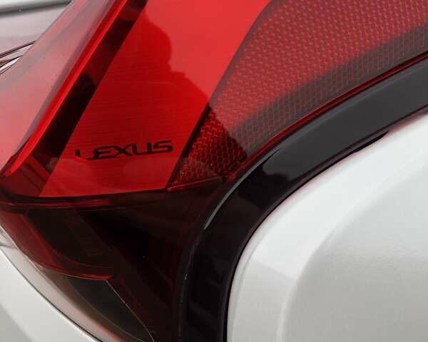 Белый Лексус UX, объемом двигателя 1.99 л и пробегом 79 тыс. км за 25500 $, фото 13 на Automoto.ua