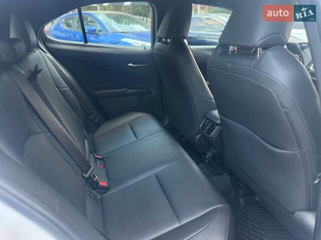 Білий Лексус UX, об'ємом двигуна 2 л та пробігом 45 тис. км за 28000 $, фото 18 на Automoto.ua