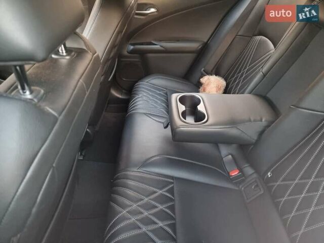 Білий Лексус UX, об'ємом двигуна 1.99 л та пробігом 49 тис. км за 28500 $, фото 8 на Automoto.ua