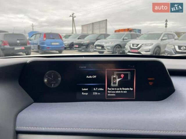 Белый Лексус UX, объемом двигателя 2 л и пробегом 86 тыс. км за 23390 $, фото 30 на Automoto.ua