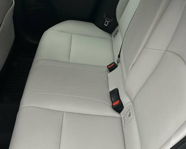 Белый Лексус UX, объемом двигателя 1.99 л и пробегом 60 тыс. км за 29900 $, фото 10 на Automoto.ua