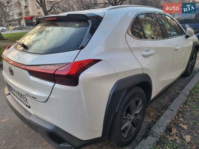 Білий Лексус UX, об'ємом двигуна 1.99 л та пробігом 49 тис. км за 28500 $, фото 3 на Automoto.ua