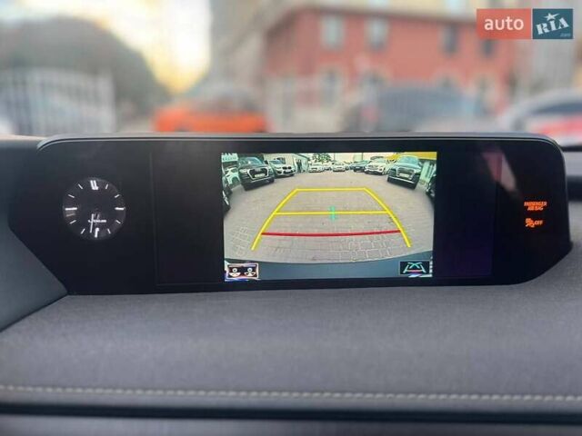 Білий Лексус UX, об'ємом двигуна 2 л та пробігом 45 тис. км за 28000 $, фото 15 на Automoto.ua