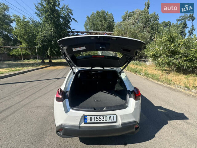 Білий Лексус UX, об'ємом двигуна 1.99 л та пробігом 41 тис. км за 28600 $, фото 8 на Automoto.ua