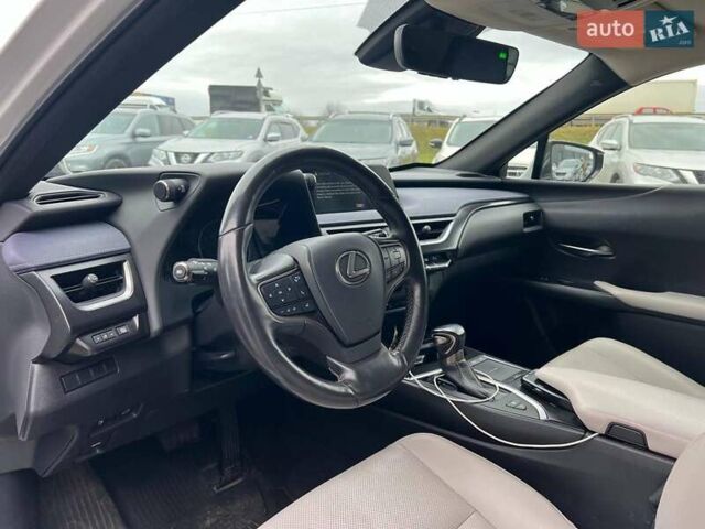 Белый Лексус UX, объемом двигателя 2 л и пробегом 86 тыс. км за 23390 $, фото 16 на Automoto.ua