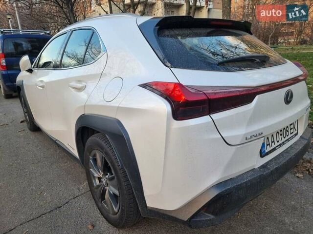 Білий Лексус UX, об'ємом двигуна 1.99 л та пробігом 49 тис. км за 28500 $, фото 4 на Automoto.ua