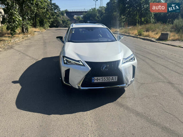 Білий Лексус UX, об'ємом двигуна 1.99 л та пробігом 41 тис. км за 28600 $, фото 2 на Automoto.ua