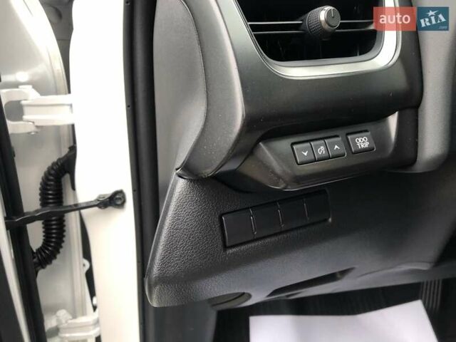 Белый Лексус UX, объемом двигателя 1.99 л и пробегом 79 тыс. км за 25500 $, фото 49 на Automoto.ua