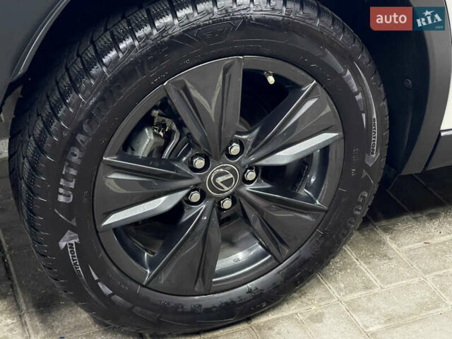 Белый Лексус UX, объемом двигателя 1.99 л и пробегом 46 тыс. км за 35500 $, фото 13 на Automoto.ua