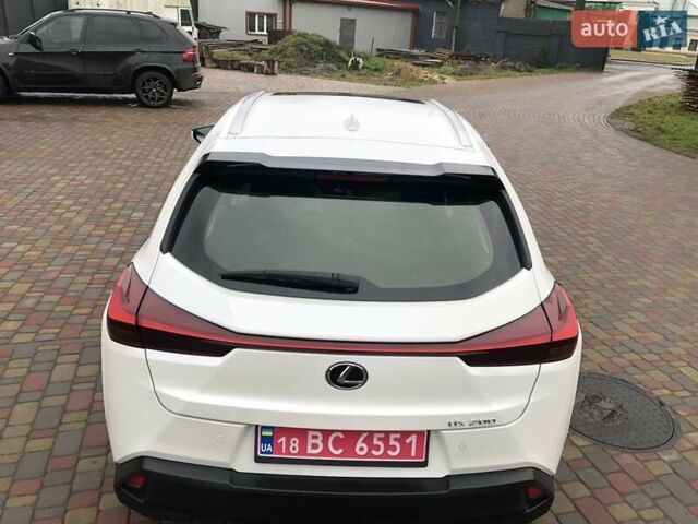 Белый Лексус UX, объемом двигателя 1.99 л и пробегом 79 тыс. км за 25500 $, фото 6 на Automoto.ua