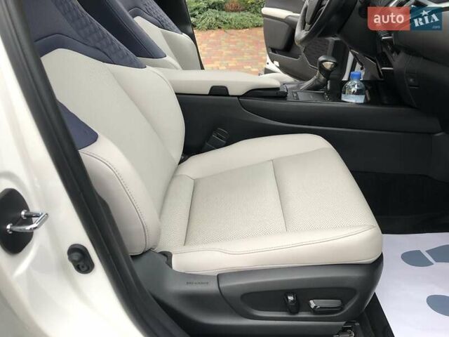 Белый Лексус UX, объемом двигателя 1.99 л и пробегом 79 тыс. км за 25500 $, фото 44 на Automoto.ua