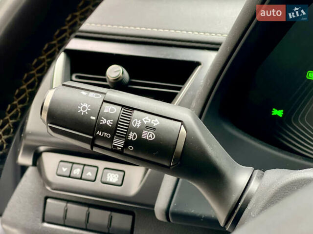 Белый Лексус UX, объемом двигателя 1.99 л и пробегом 46 тыс. км за 35500 $, фото 29 на Automoto.ua