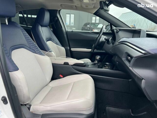 Белый Лексус UX, объемом двигателя 2 л и пробегом 86 тыс. км за 23390 $, фото 46 на Automoto.ua