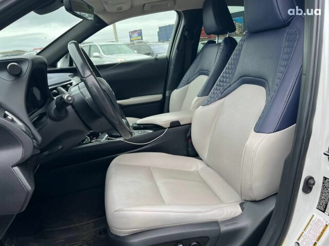 Белый Лексус UX, объемом двигателя 2 л и пробегом 86 тыс. км за 23390 $, фото 17 на Automoto.ua