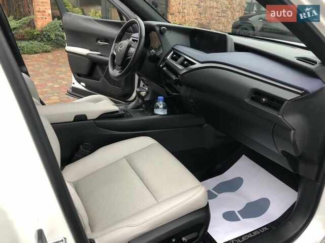 Белый Лексус UX, объемом двигателя 1.99 л и пробегом 79 тыс. км за 25500 $, фото 43 на Automoto.ua