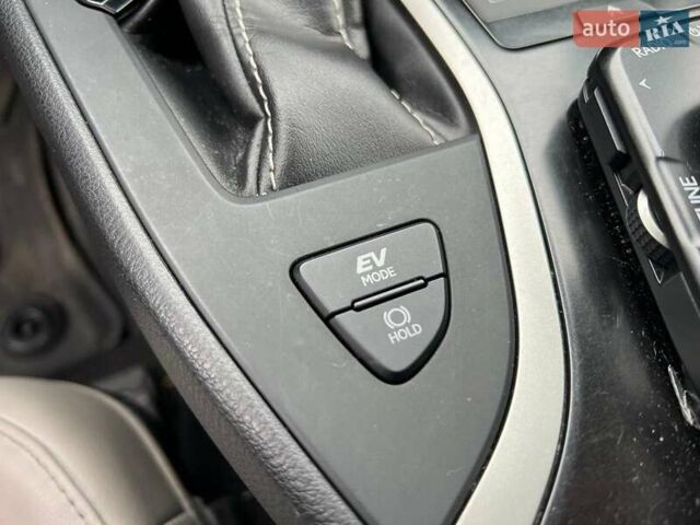 Белый Лексус UX, объемом двигателя 2 л и пробегом 86 тыс. км за 23390 $, фото 32 на Automoto.ua