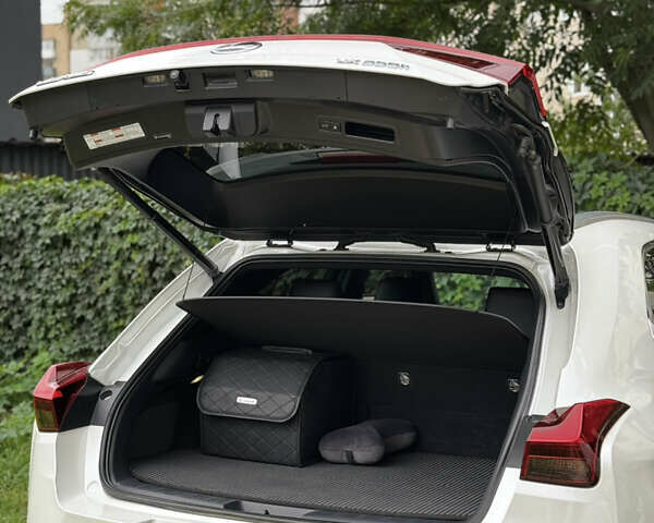 Белый Лексус UX, объемом двигателя 1.99 л и пробегом 61 тыс. км за 33000 $, фото 17 на Automoto.ua