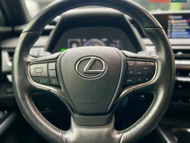 Белый Лексус UX, объемом двигателя 1.99 л и пробегом 46 тыс. км за 35500 $, фото 26 на Automoto.ua