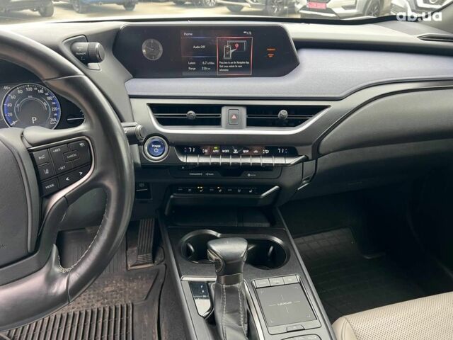 Белый Лексус UX, объемом двигателя 2 л и пробегом 86 тыс. км за 23390 $, фото 28 на Automoto.ua