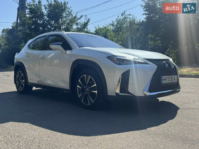 Білий Лексус UX, об'ємом двигуна 1.99 л та пробігом 41 тис. км за 28600 $, фото 3 на Automoto.ua
