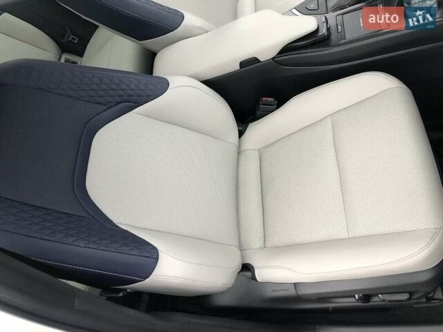 Белый Лексус UX, объемом двигателя 1.99 л и пробегом 79 тыс. км за 25500 $, фото 45 на Automoto.ua