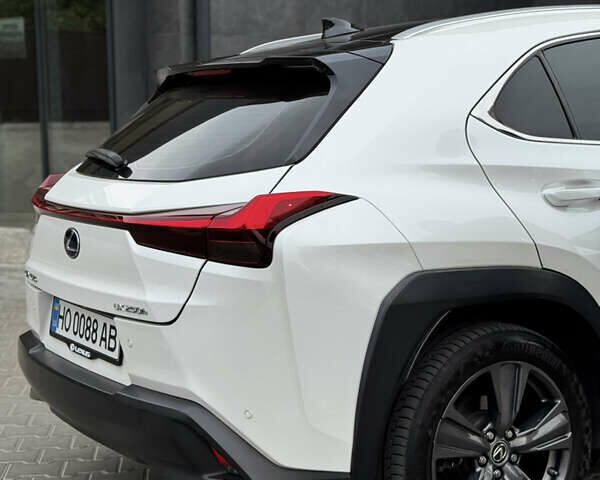Лексус UX 2019 у Тернополі на Automoto.ua Білий Лексус UX, об'ємом двигуна 2 л та пробігом 61 тис. км за 33099 $, фото 7 на Automoto.ua
