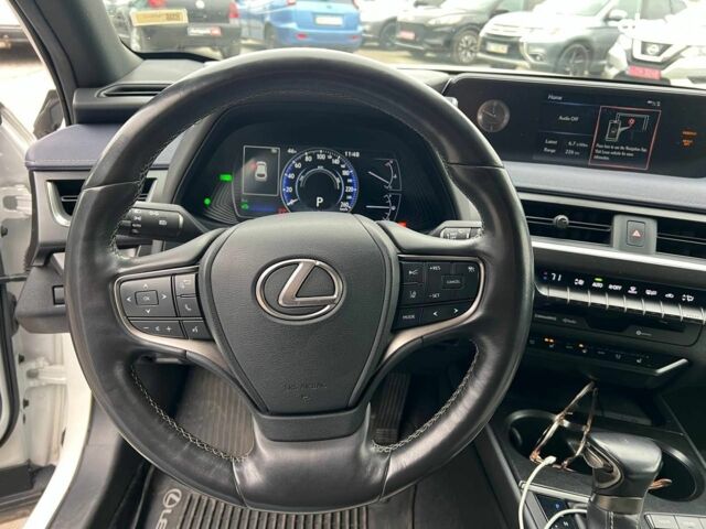 Белый Лексус UX, объемом двигателя 2 л и пробегом 86 тыс. км за 23390 $, фото 23 на Automoto.ua