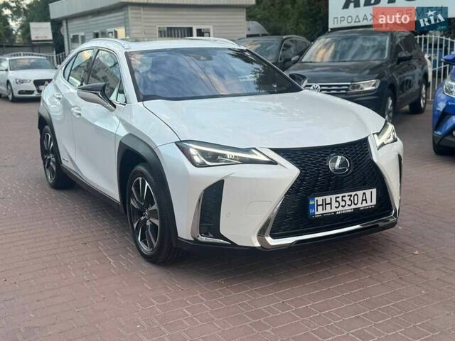 Білий Лексус UX, об'ємом двигуна 2 л та пробігом 45 тис. км за 28000 $, фото 4 на Automoto.ua