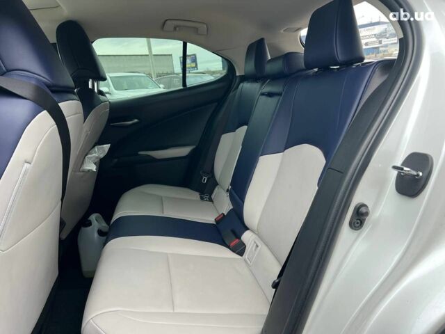 Белый Лексус UX, объемом двигателя 2 л и пробегом 86 тыс. км за 23390 $, фото 42 на Automoto.ua