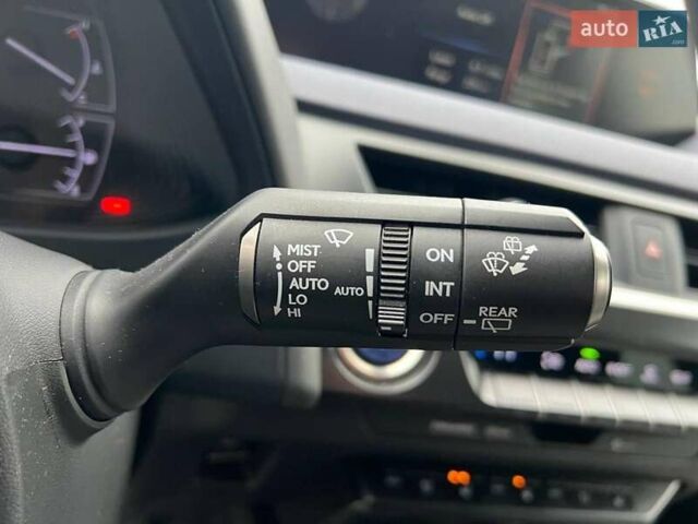 Белый Лексус UX, объемом двигателя 2 л и пробегом 86 тыс. км за 23390 $, фото 25 на Automoto.ua