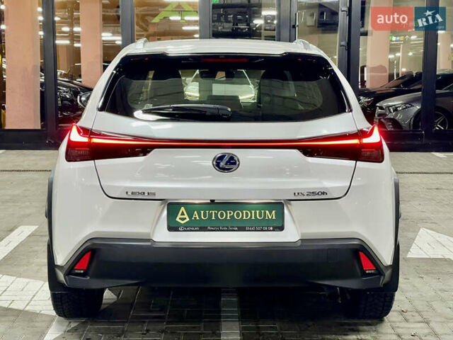 Белый Лексус UX, объемом двигателя 1.99 л и пробегом 46 тыс. км за 35500 $, фото 9 на Automoto.ua