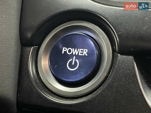 Белый Лексус UX, объемом двигателя 1.99 л и пробегом 46 тыс. км за 35500 $, фото 21 на Automoto.ua