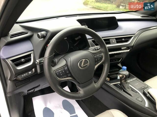 Белый Лексус UX, объемом двигателя 1.99 л и пробегом 79 тыс. км за 25500 $, фото 25 на Automoto.ua