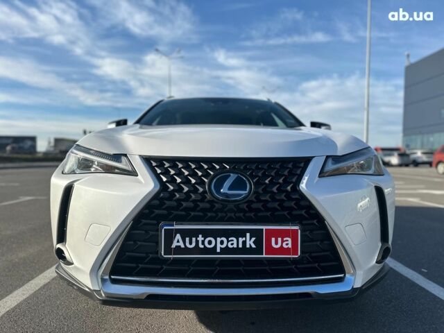 Белый Лексус UX, объемом двигателя 2 л и пробегом 74 тыс. км за 26490 $, фото 1 на Automoto.ua