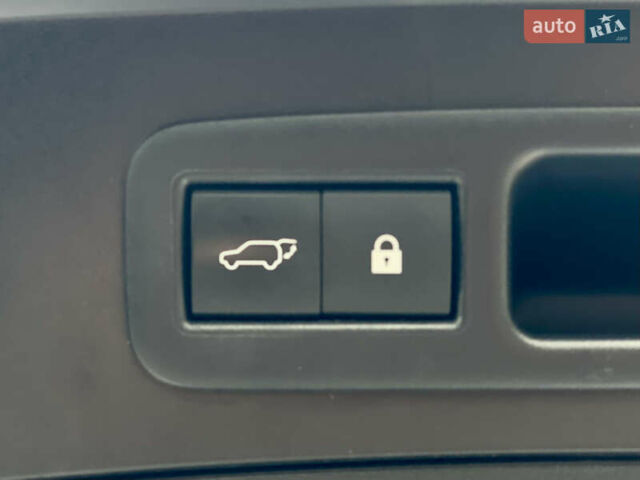 Белый Лексус UX, объемом двигателя 1.99 л и пробегом 46 тыс. км за 35500 $, фото 15 на Automoto.ua