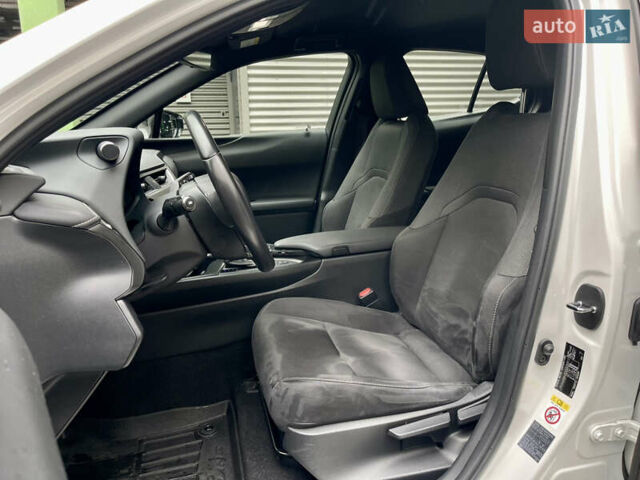 Белый Лексус UX, объемом двигателя 1.99 л и пробегом 46 тыс. км за 35500 $, фото 16 на Automoto.ua