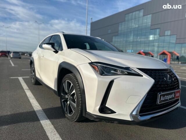 Белый Лексус UX, объемом двигателя 2 л и пробегом 74 тыс. км за 26490 $, фото 2 на Automoto.ua