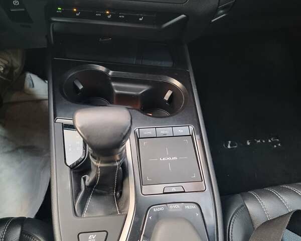 Білий Лексус UX, об'ємом двигуна 1.99 л та пробігом 49 тис. км за 28500 $, фото 13 на Automoto.ua