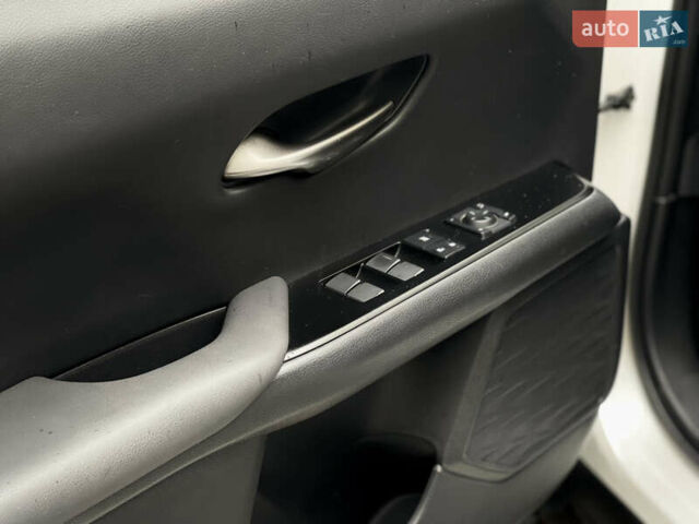 Белый Лексус UX, объемом двигателя 1.99 л и пробегом 46 тыс. км за 35500 $, фото 18 на Automoto.ua