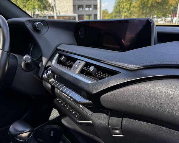 Белый Лексус UX, объемом двигателя 1.99 л и пробегом 58 тыс. км за 34800 $, фото 13 на Automoto.ua