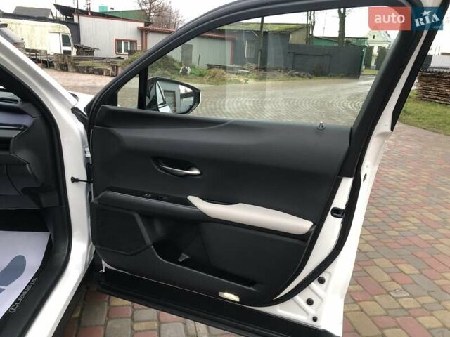 Белый Лексус UX, объемом двигателя 1.99 л и пробегом 79 тыс. км за 25500 $, фото 42 на Automoto.ua