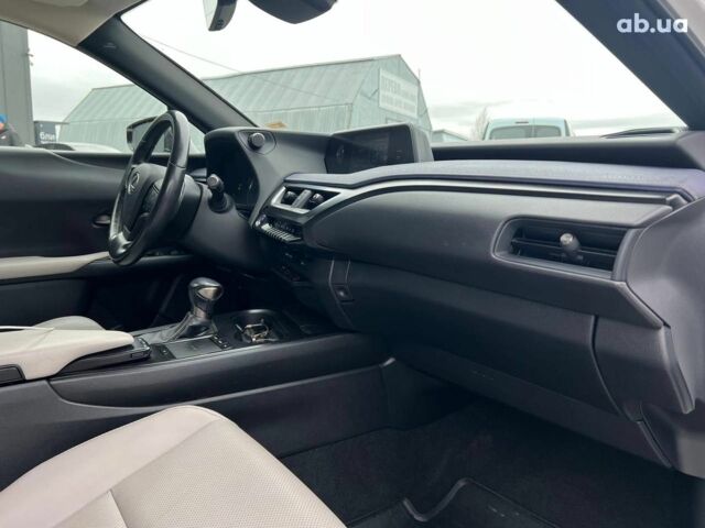 Белый Лексус UX, объемом двигателя 2 л и пробегом 86 тыс. км за 23390 $, фото 47 на Automoto.ua